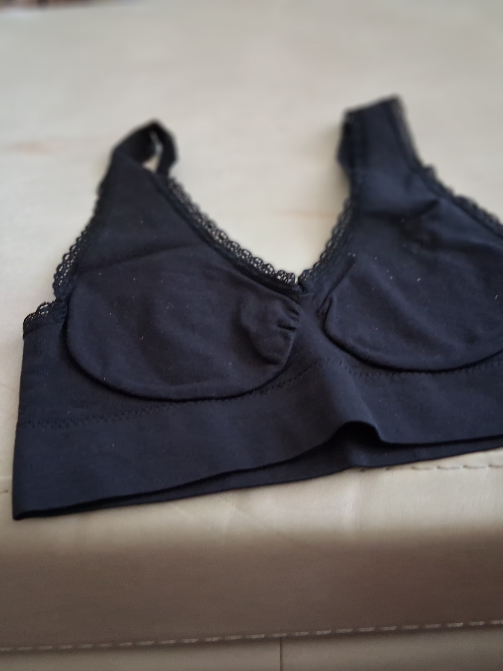 Everyday Lace-Edge Wireless Bra - Black